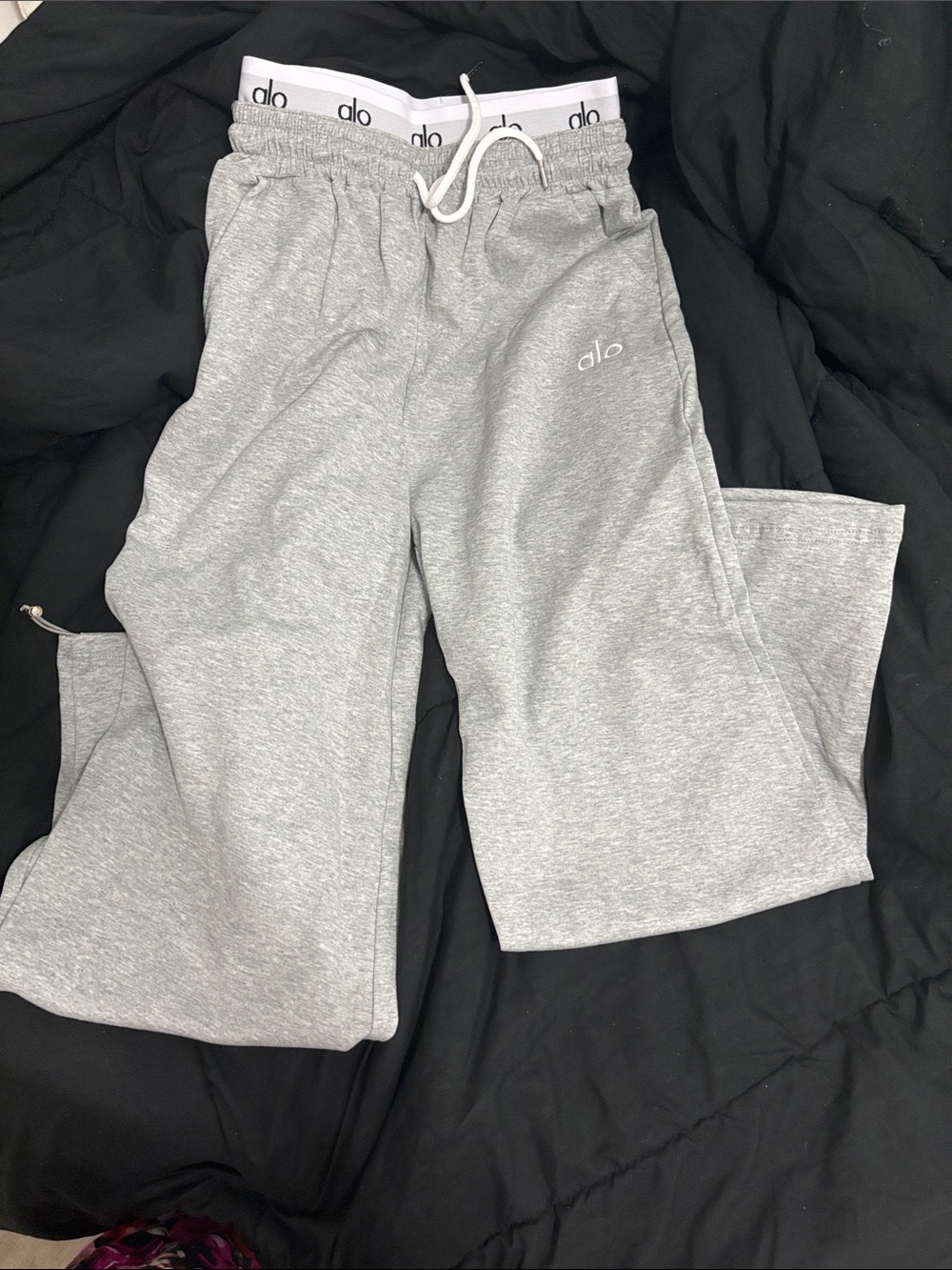 ALO Yoga Light Gray Drawstring Joggers with Elastic Waistband